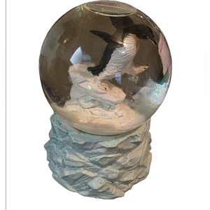 EUC Vintage Glass Penguin & Iceberg Snowglobe 4" Diameter Base 6" Tall